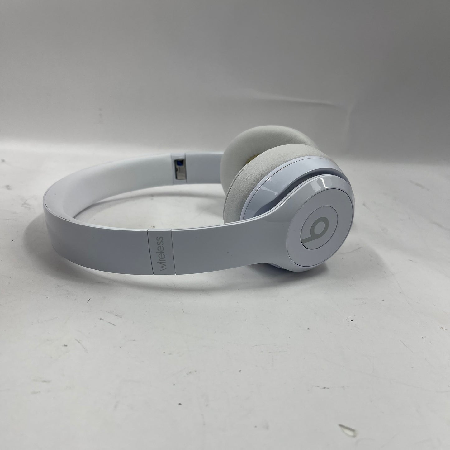 Beats Solo3 Wireless Over-Ear Bluetooth Headphones White MNEP2LL/A