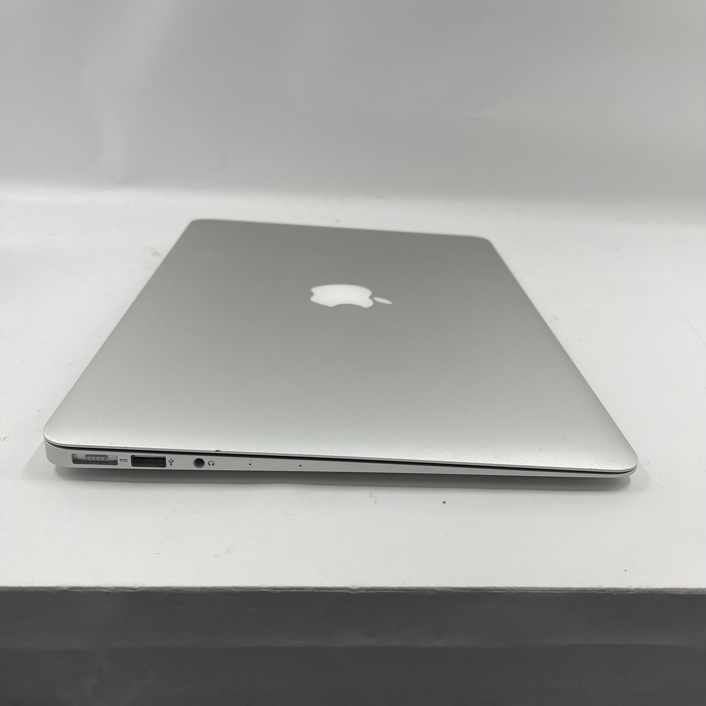 2017 Apple MacBook Air 13.3" i5 2.9GHz 8GB RAM 128GB HDD Silver A1466