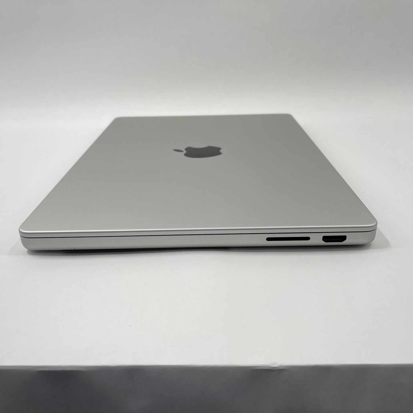 2023 Apple MacBook Pro 14" M3 10C GPU 4.0GHz 16GB RAM 1TB SSD A2918