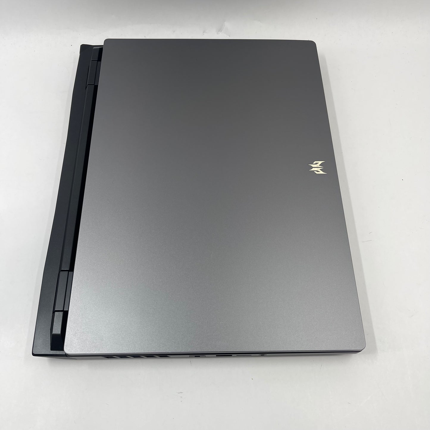 Acer Predator Helios Neo 16 16" Core i5-13500HX 32GB RAM GeForce RTX 4050 NO SSD