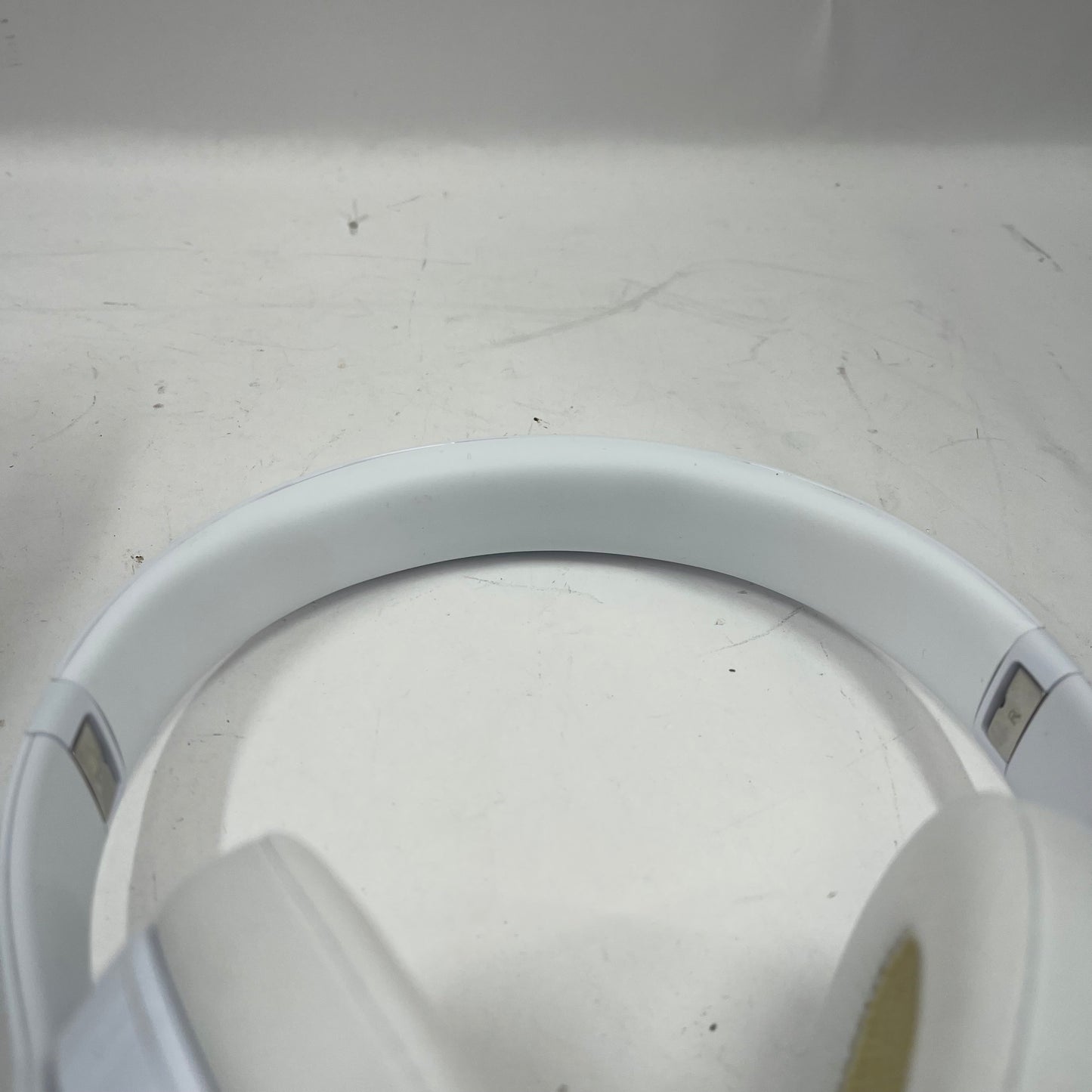 Beats Solo3 Wireless Over-Ear Bluetooth Headphones White MNEP2LL/A