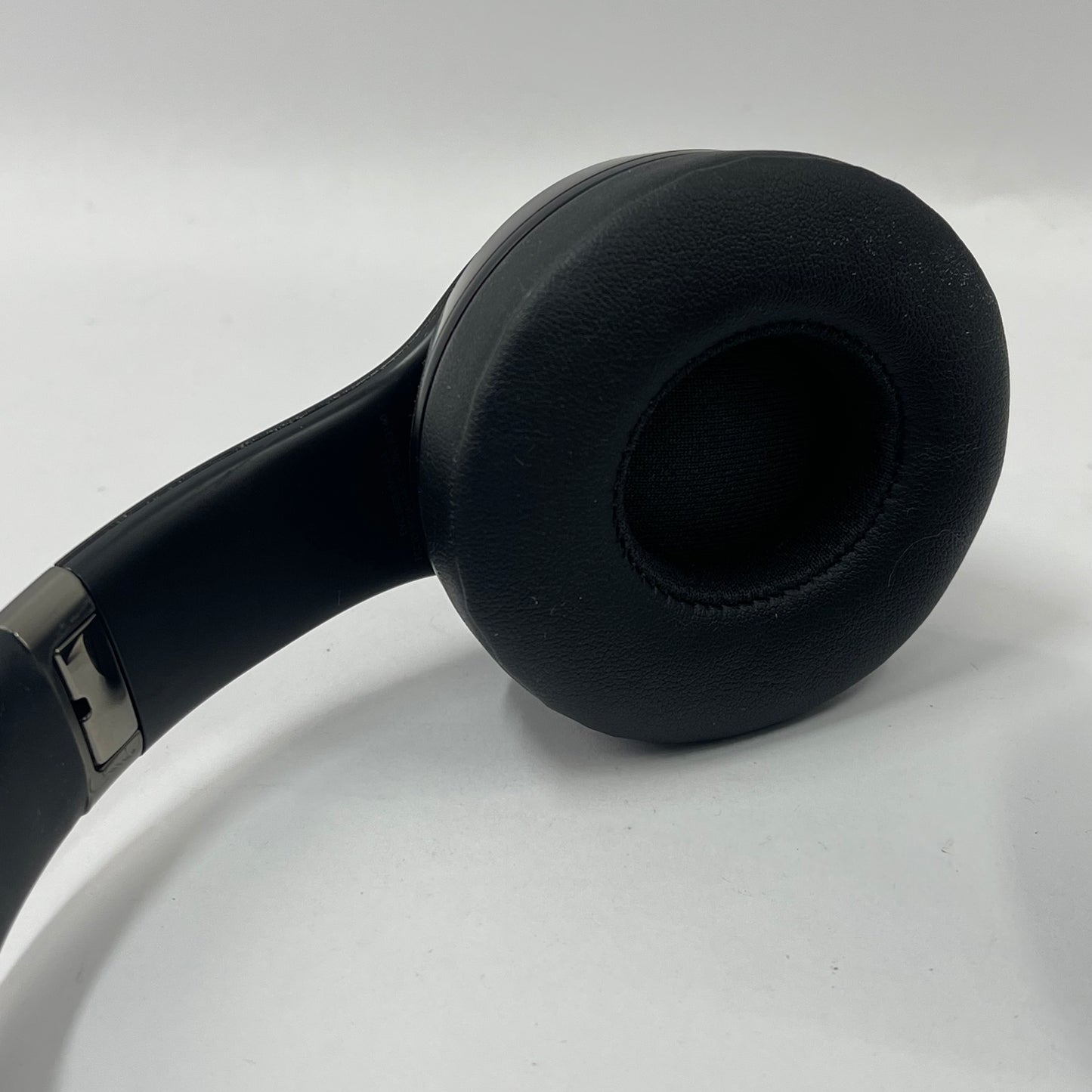 Beats Solo4 Wireless Over-Ear Bluetooth Headphones Black A3140