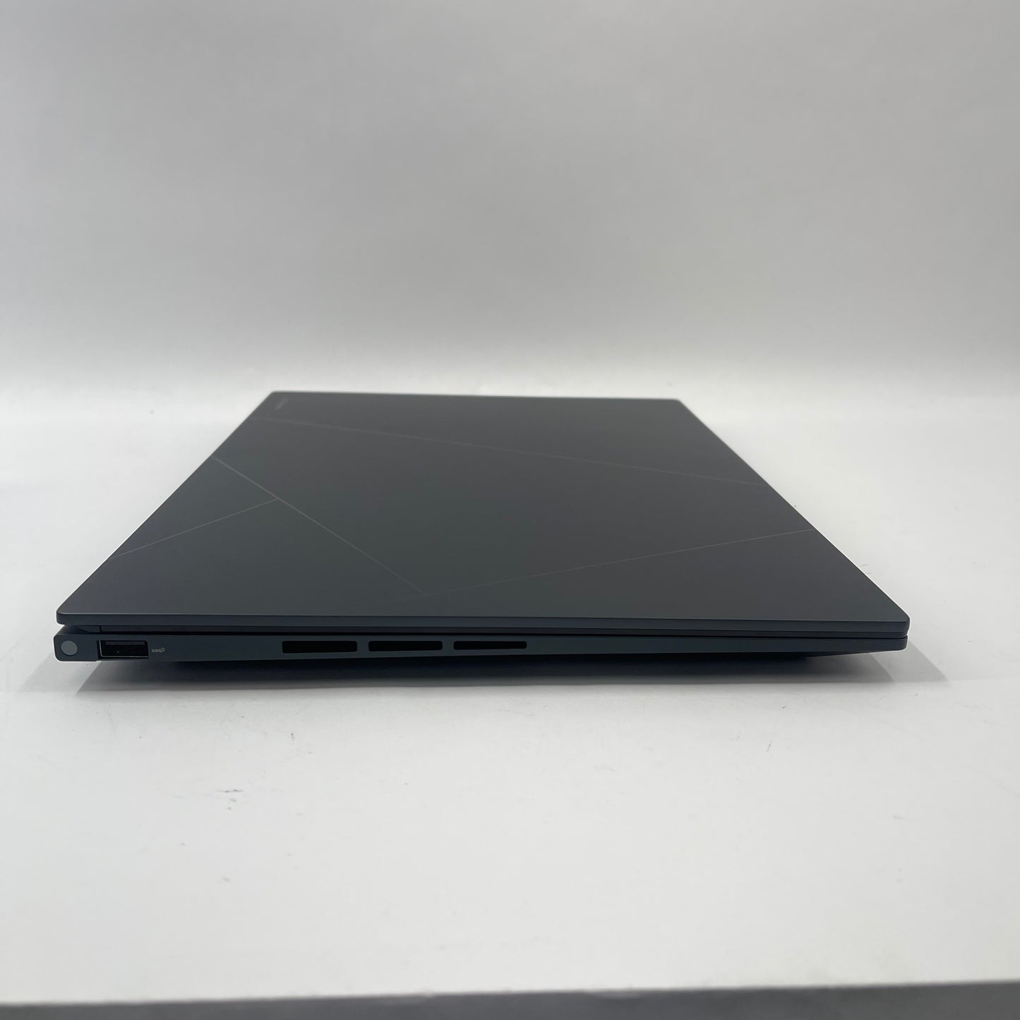 ASUS Zenbook Q420V 14.5" i7-13700H 2.4GHz 16GB RAM 512GB SSD