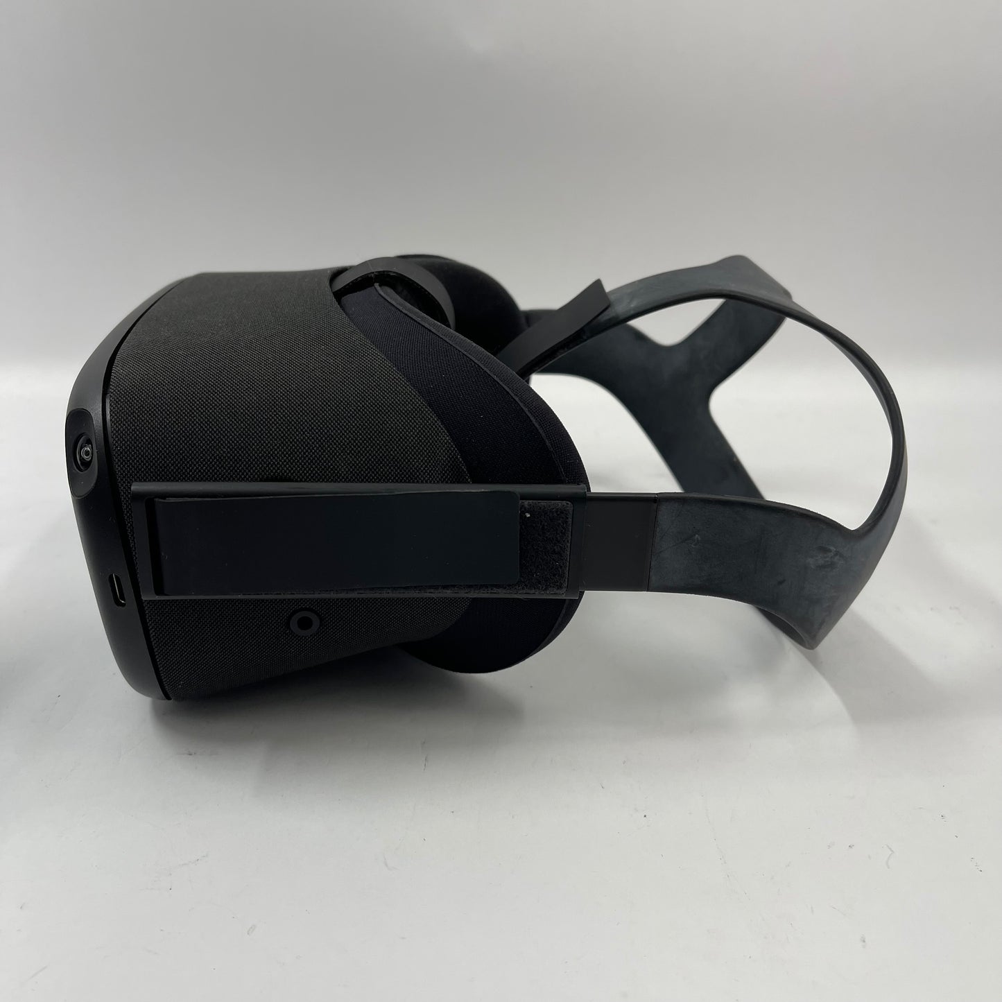 Oculus Quest 32GB Standalone All-in-One VR Headset MH-B
