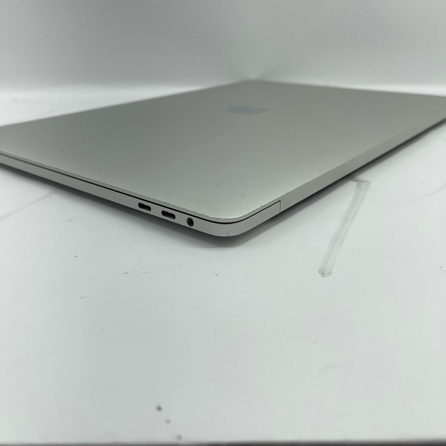 2018 Apple MacBook Pro 15" i7 2.6GHz 16GB RAM 512GB SSD Silver A1990