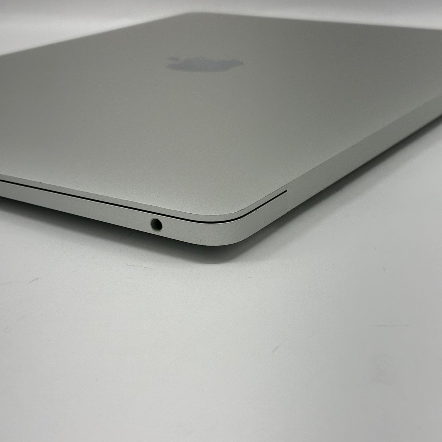 2018 Apple MacBook Air 13.3" i5 1.6GHz 16GB RAM 256GB SSD Silver A1932