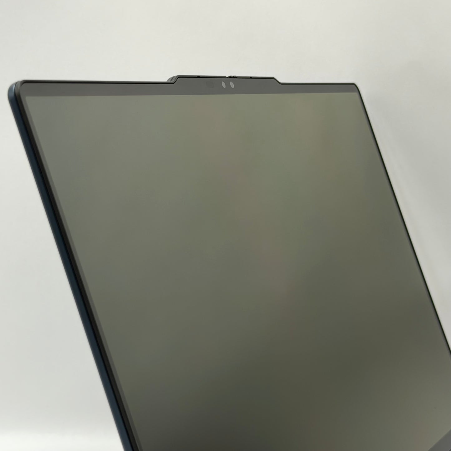 Lenovo Yoga 9i 2-in-1 14ILL10 14" Core Ultra 7 258V 2.2GHz 32GB RAM 1TB SSD