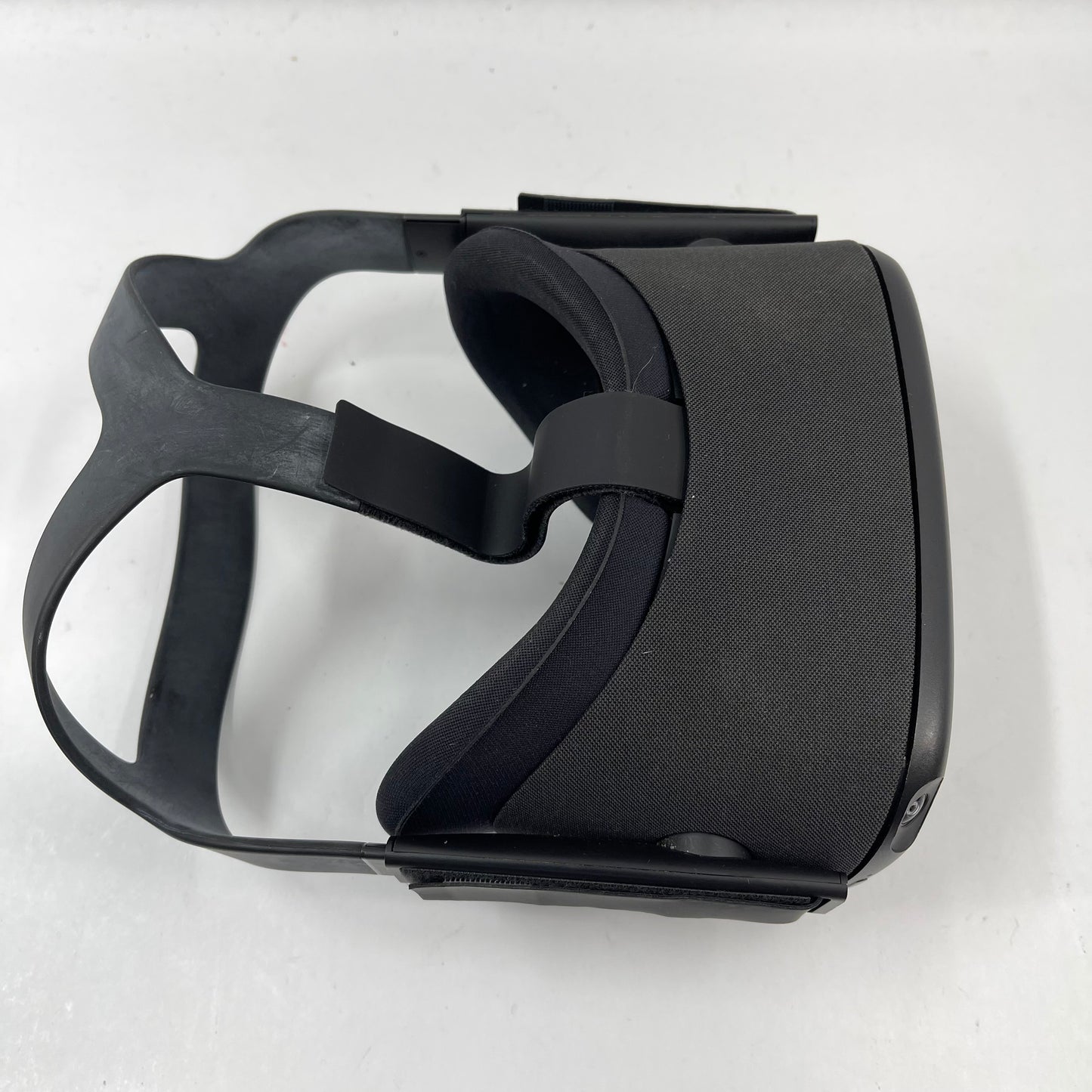 Oculus Quest 32GB Standalone All-in-One VR Headset MH-B