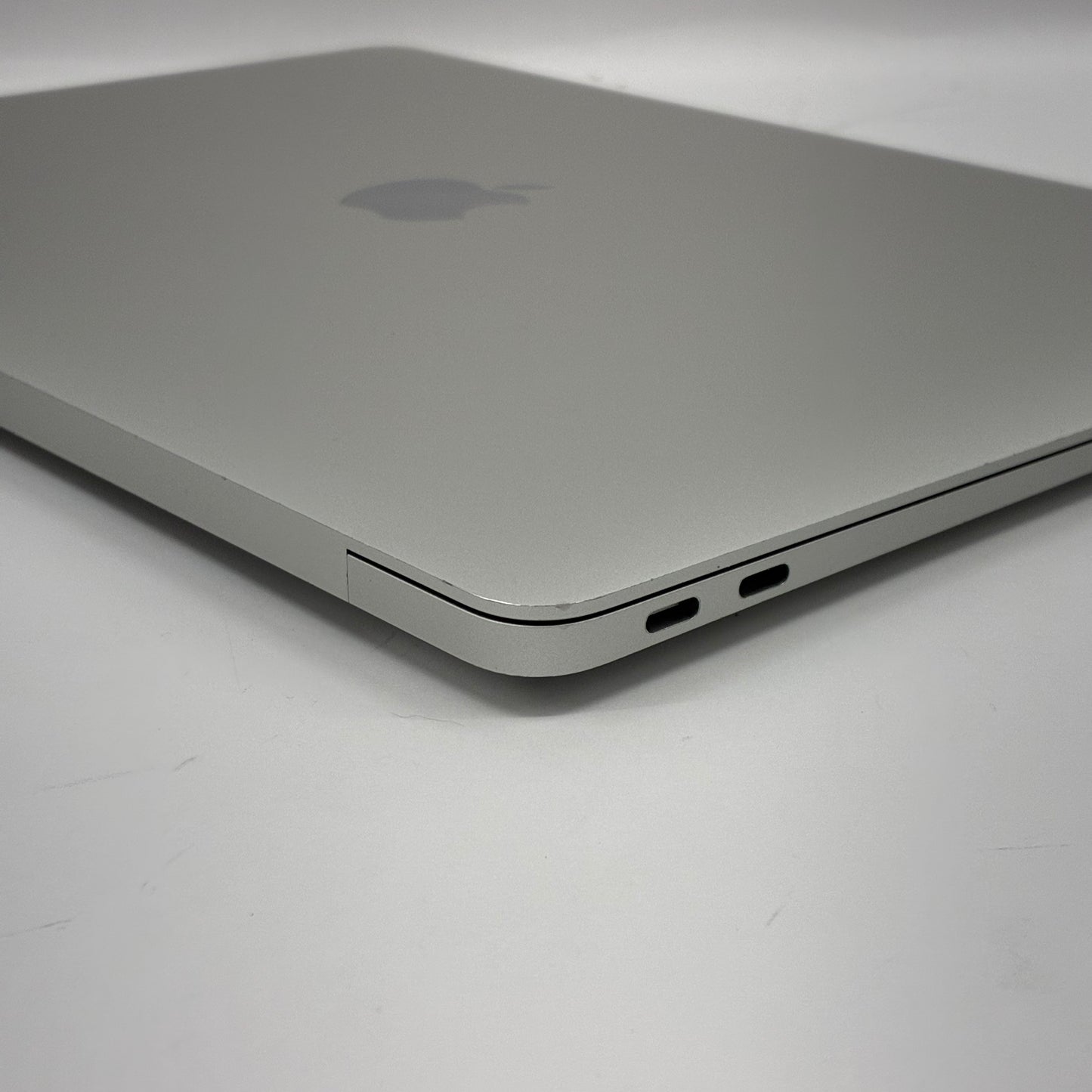 2018 Apple MacBook Air 13.3" i5 1.6GHz 16GB RAM 256GB SSD Silver A1932