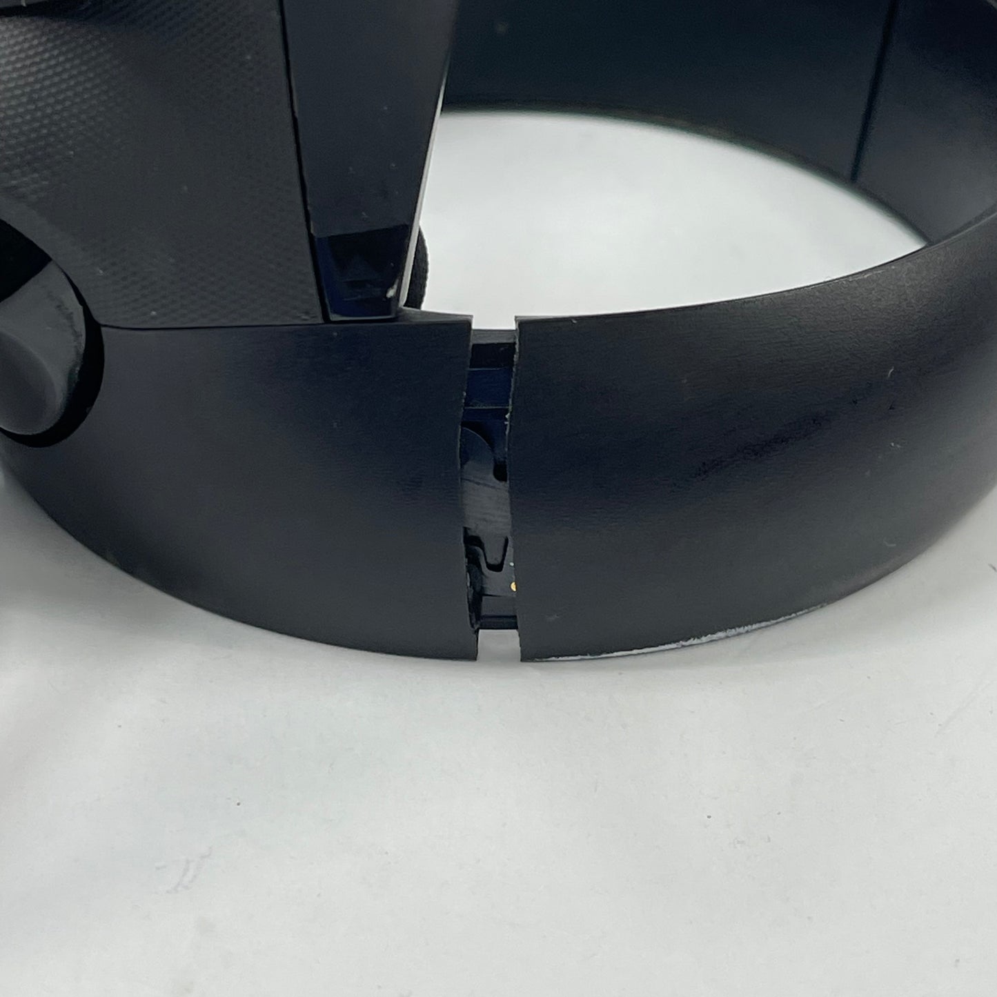 Oculus Quest 32GB Standalone All-in-One VR Headset MH-B