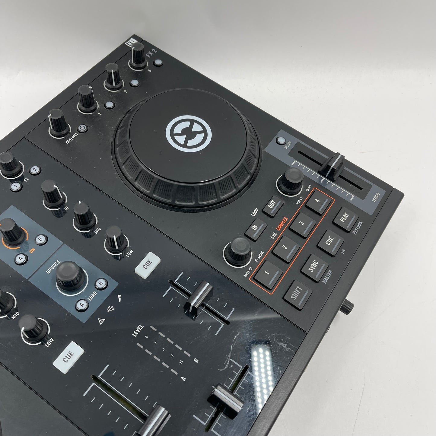 Native Instruments Traktor Kontrol S2 MK1 2-Channel DJ controller