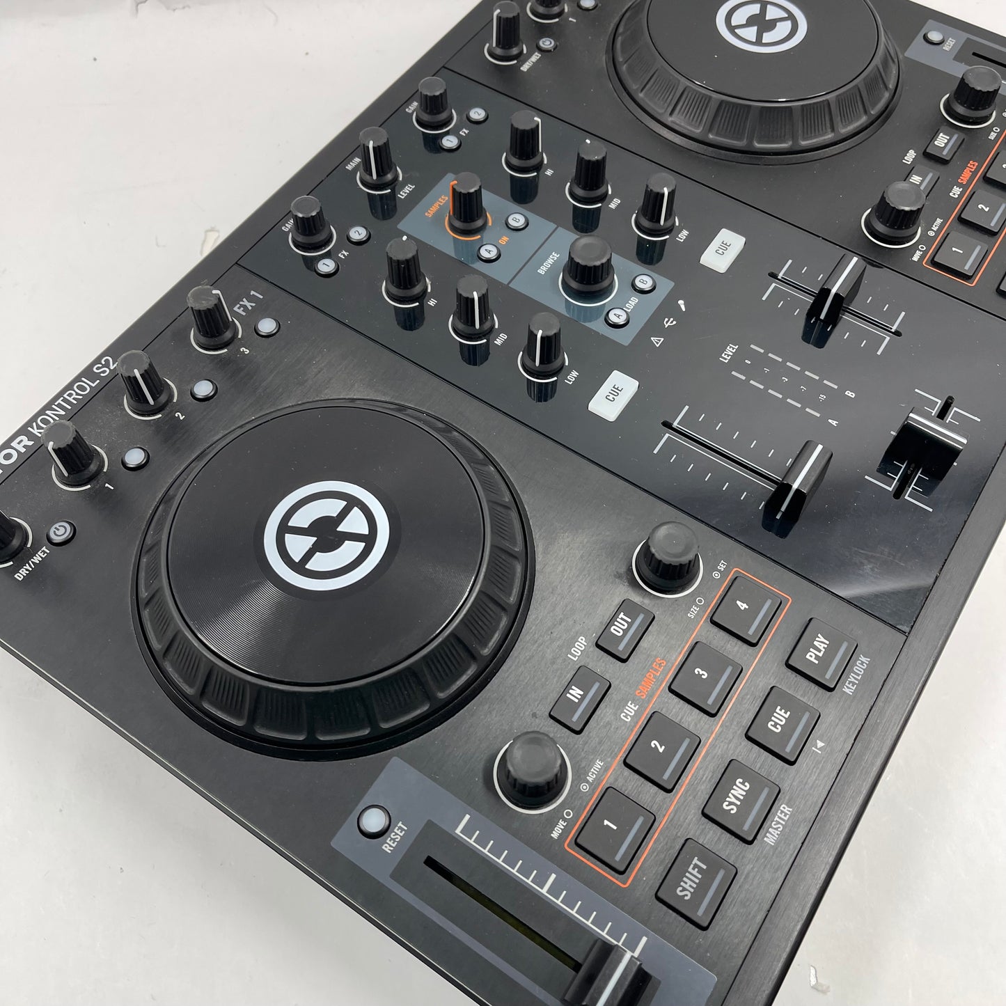 Native Instruments Traktor Kontrol S2 MK1 2-Channel DJ controller