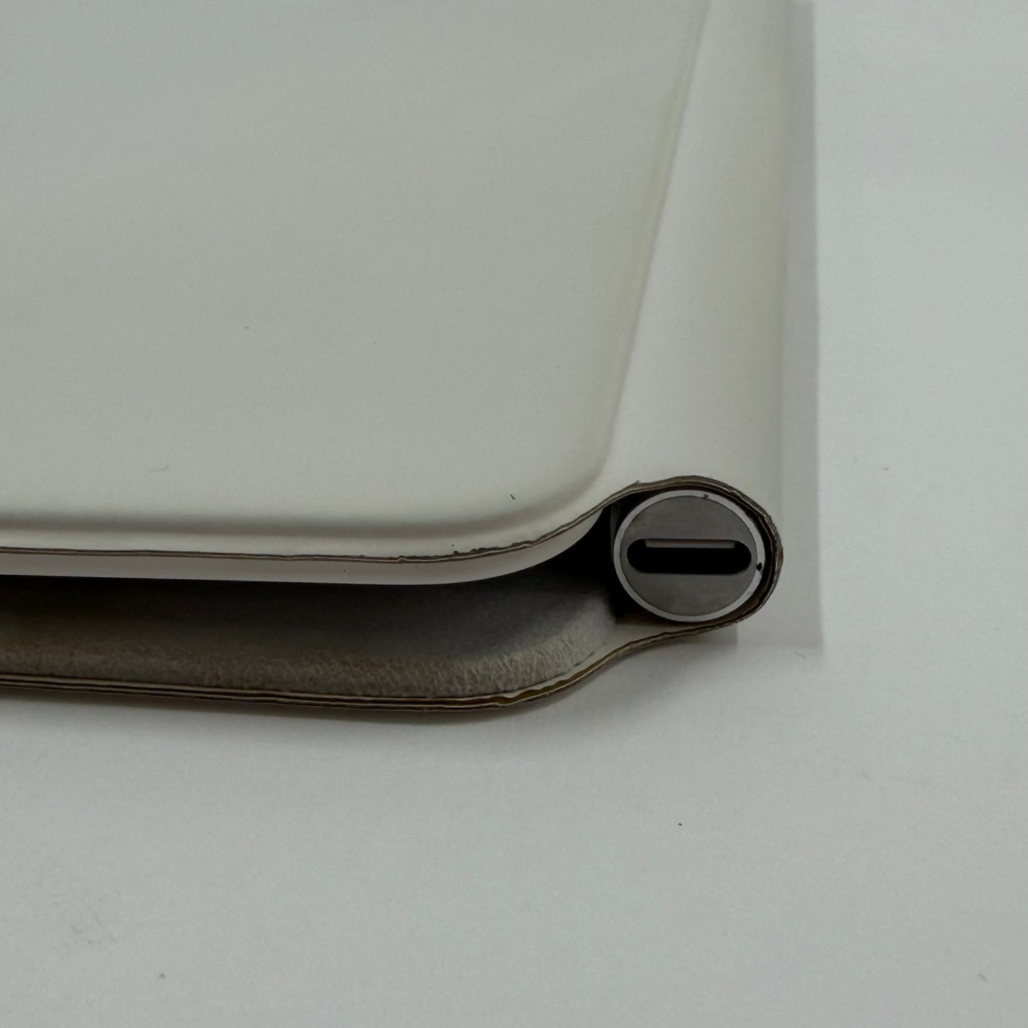 Apple Magic Keyboard for iPad 11" Keyboard Folio Case White A2261