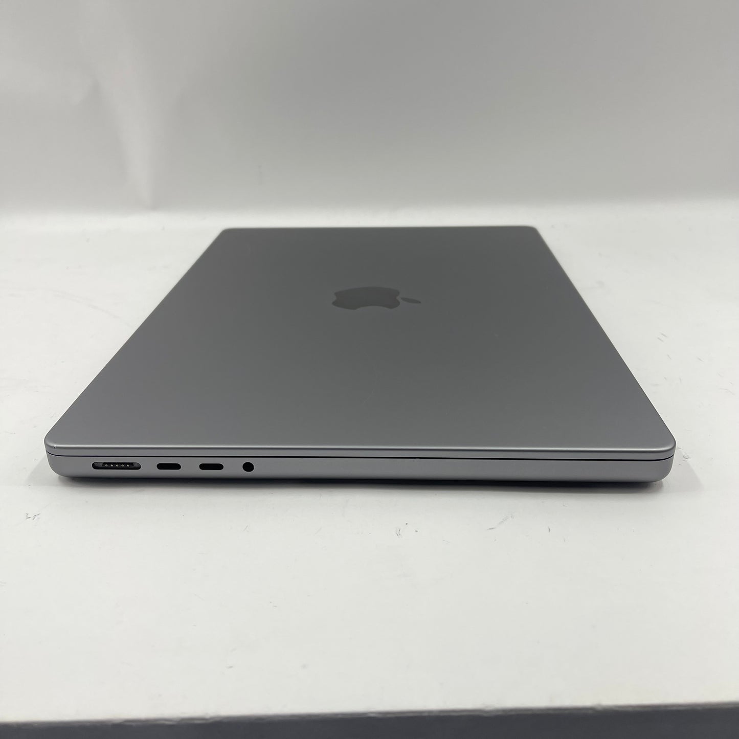 2023 Apple MacBook Pro 12" M3 10C GPU 4.0GHz 16GB RAM 256GB SSD MXE03LL/A