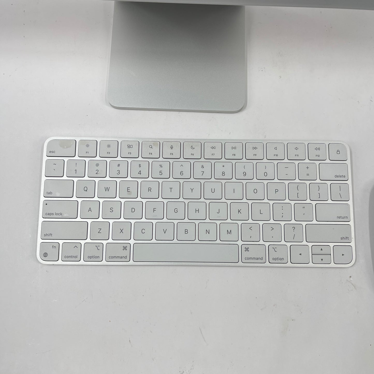 2021 Apple iMac 24" M1 3.2GHz 8GB RAM 256GB SSD Silver A2439
