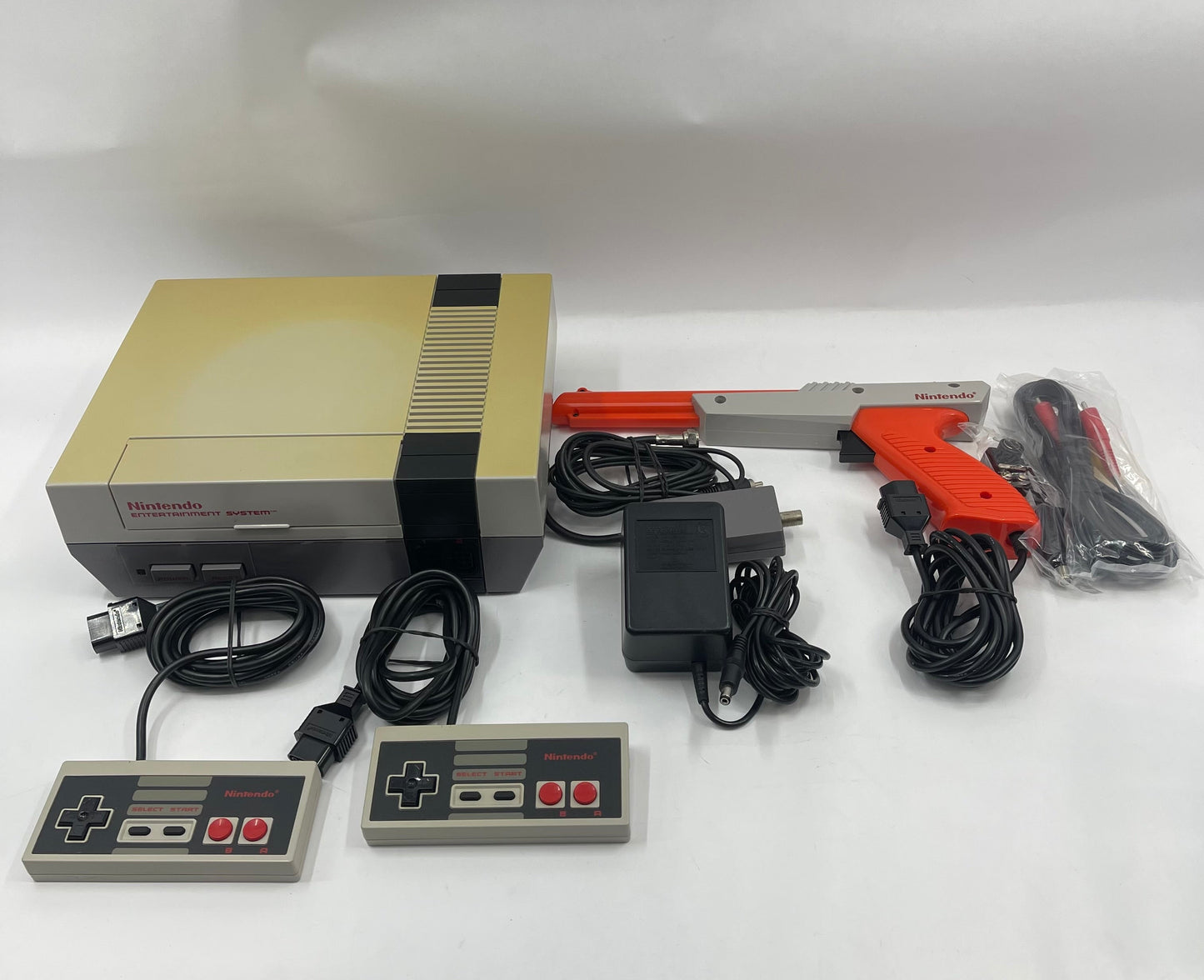 Nintendo Entertainment System NES Video Game Console NES-001 Gray