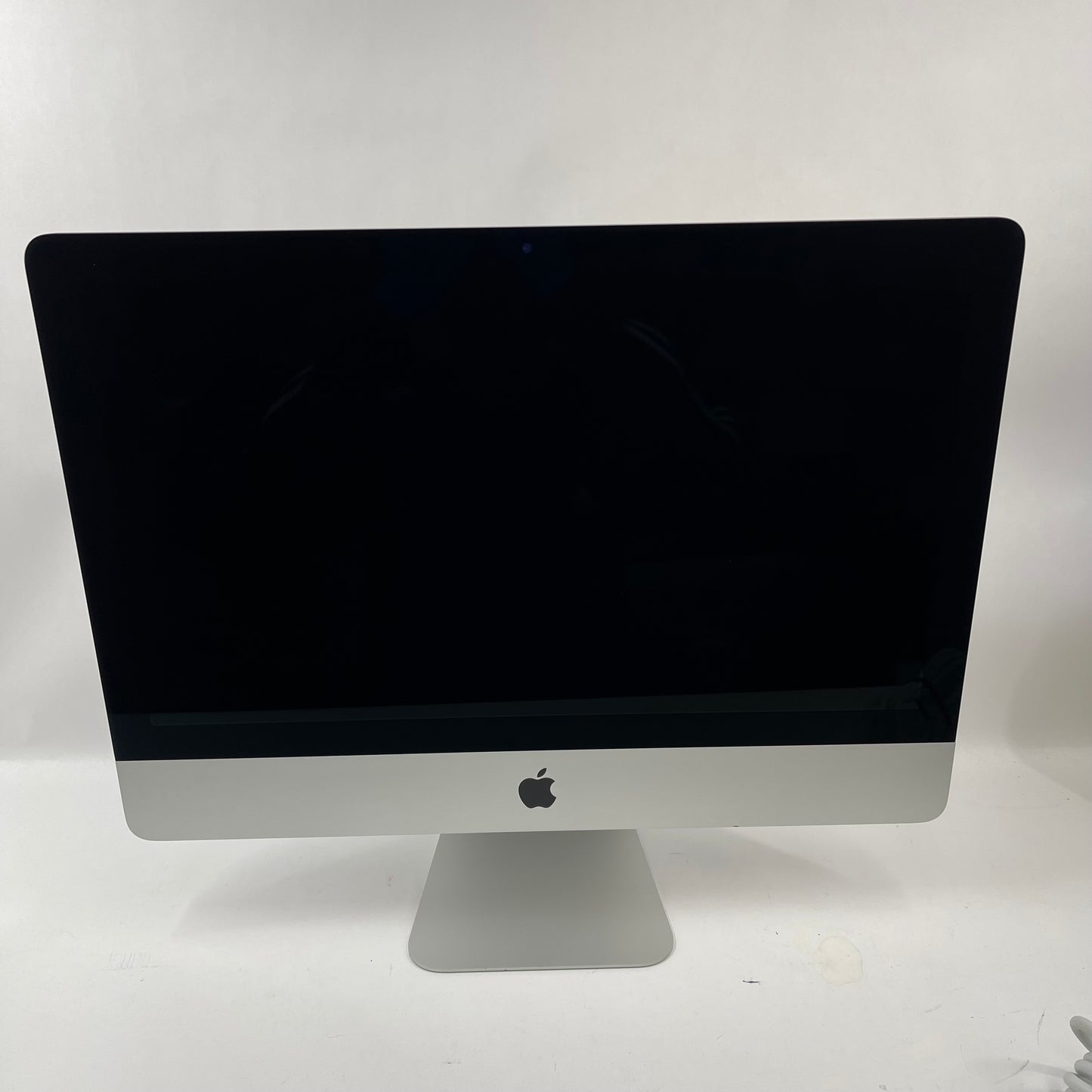 2019 Apple iMac 21.5" i3 3.6GHz 8GB RAM 256GB SSD Silver A2116
