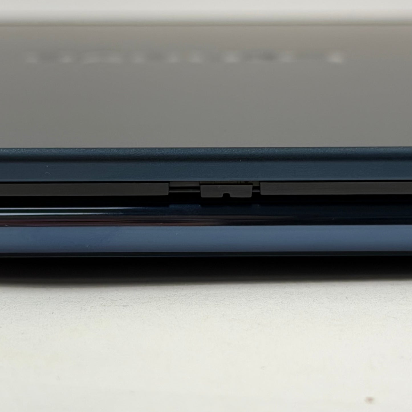 Lenovo Yoga 9i 2-in-1 14ILL10 14" Core Ultra 7 258V 2.2GHz 32GB RAM 1TB SSD