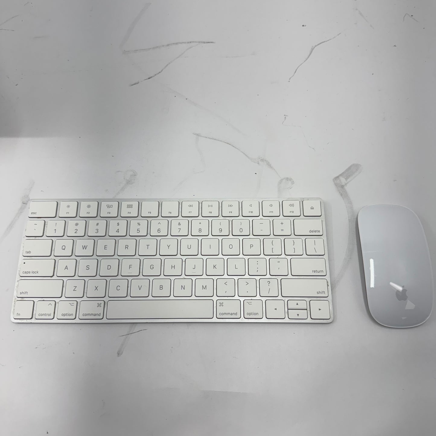 2019 Apple iMac 21.5" i3 3.6GHz 8GB RAM 1TB HDD Silver A2116