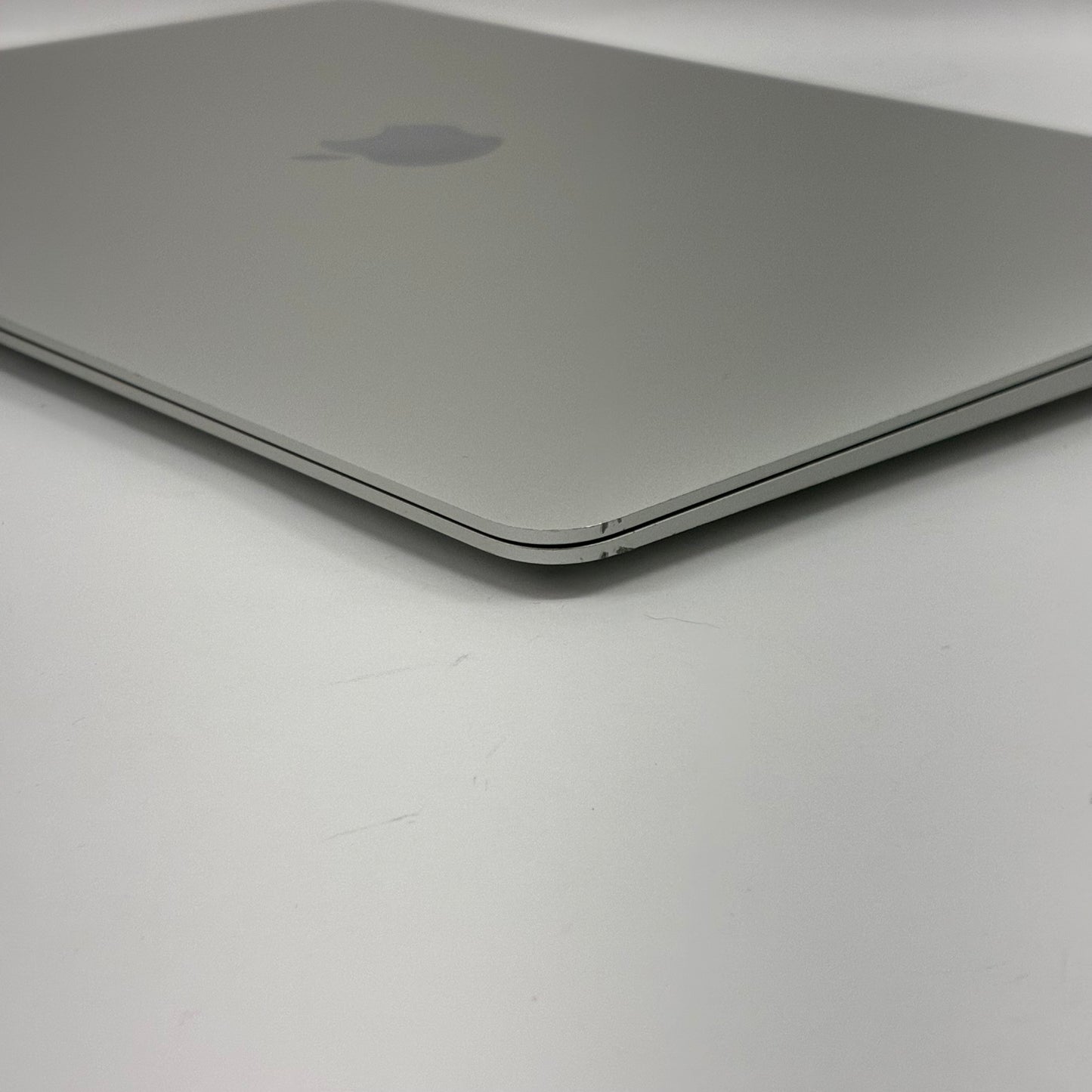 2018 Apple MacBook Air 13.3" i5 1.6GHz 16GB RAM 256GB SSD Silver A1932