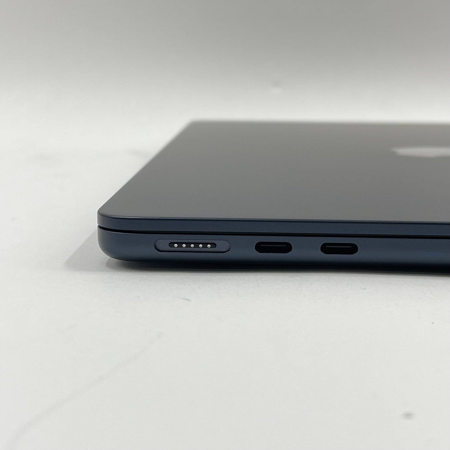 2024 Apple MacBook Air 13.6" M3 8C GPU 4.0GHz 16GB RAM 256GB SSD A3113