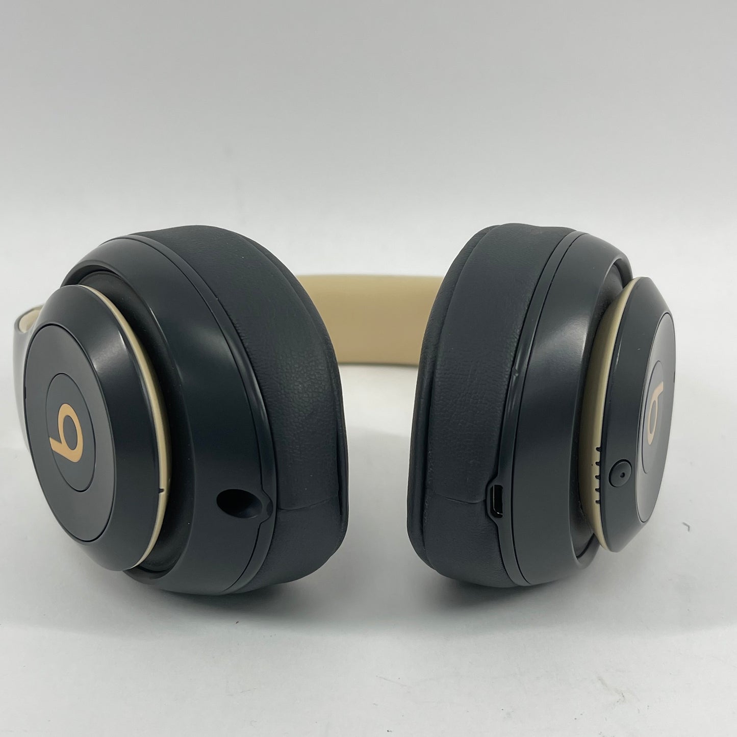 Beats Studio3 Wired Over-Ear Headphones Shadow Gray MQUF2LL/A