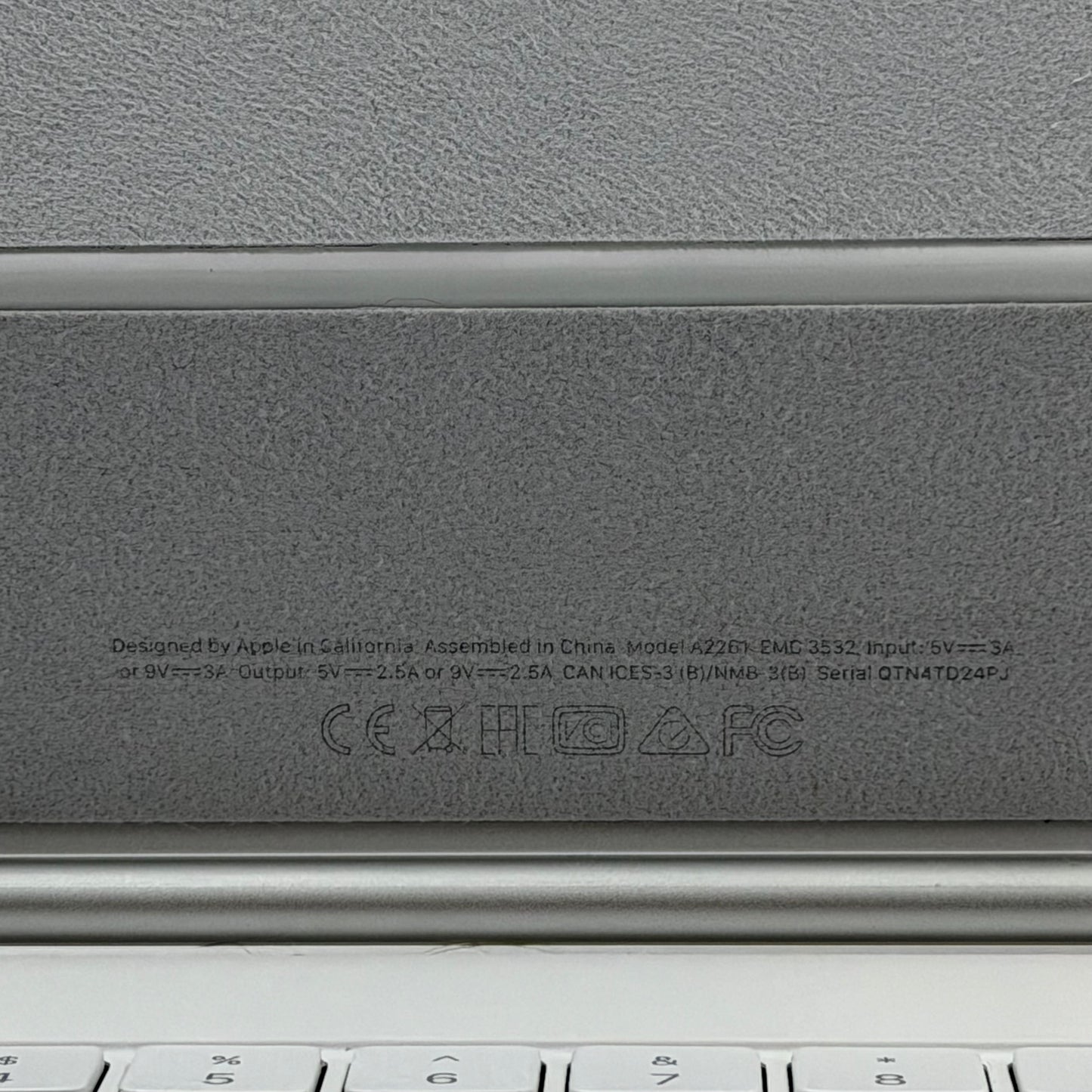 Apple Magic Keyboard for iPad 11" Keyboard Folio Case White A2261