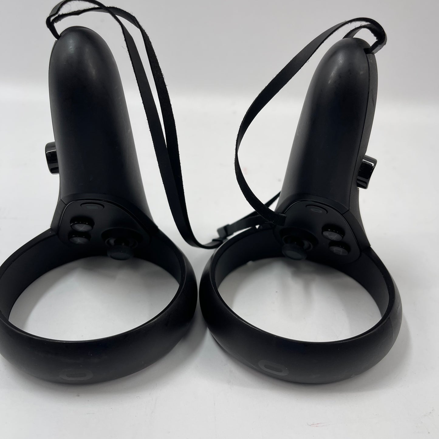 Oculus Quest 32GB Standalone All-in-One VR Headset MH-B