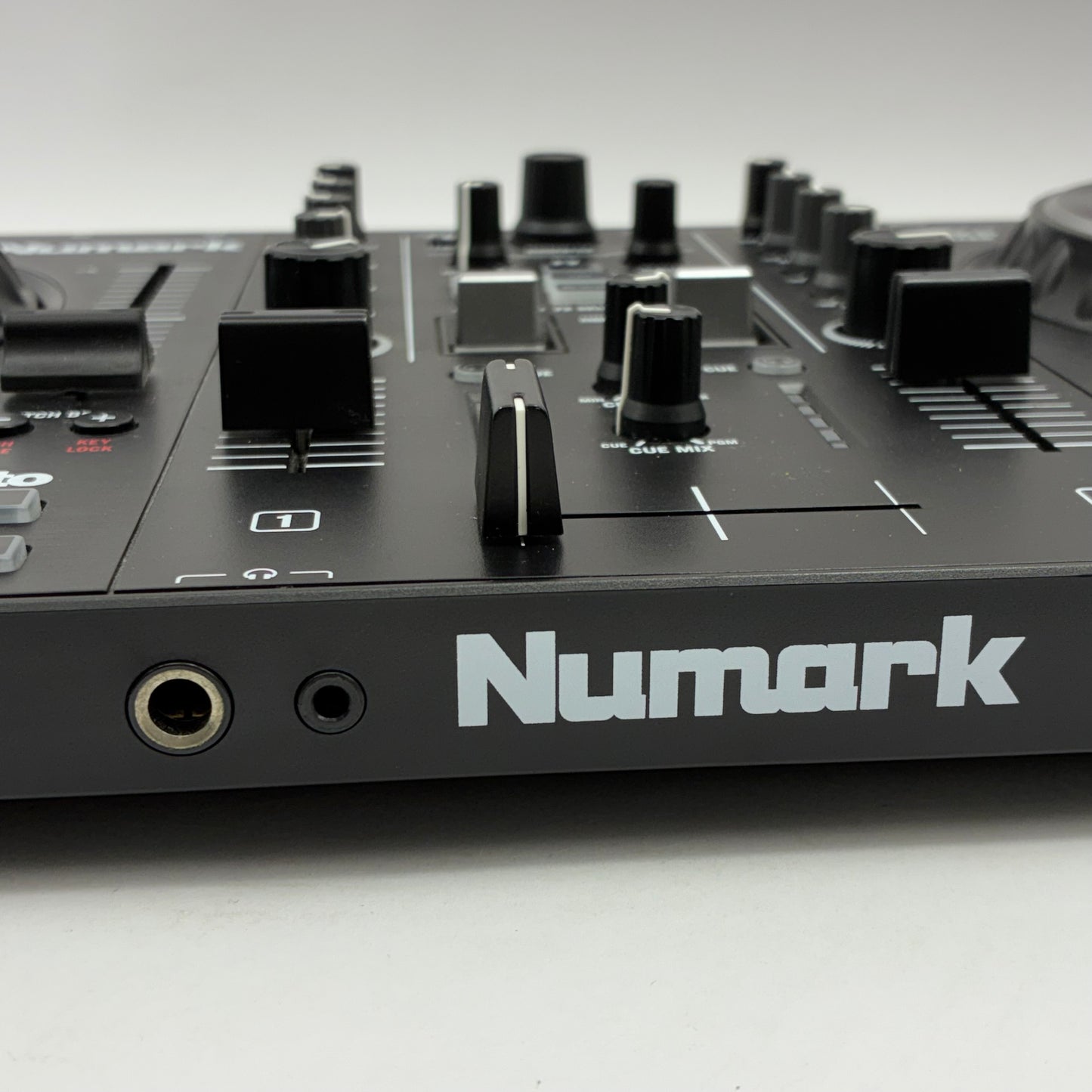 Numark Mixtrack Platinum FX 4-Deck Layering  DJ Controller