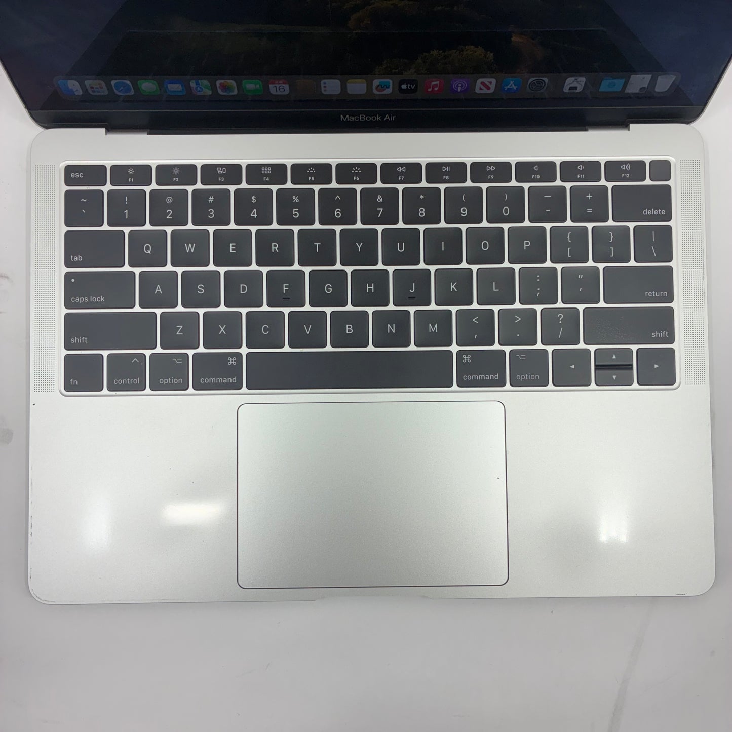 2018 Apple MacBook Air 13.3" i5 1.6GHz 16GB RAM 256GB SSD Silver A1932