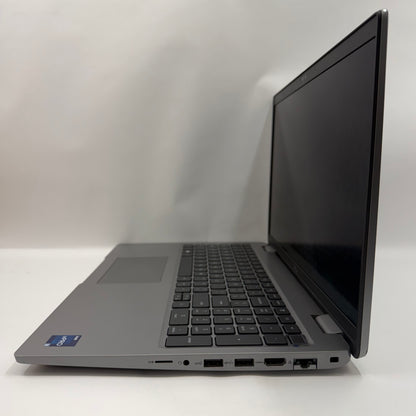 Dell Latitude 5540 15.6" i5-1345U 1.6GHz 16GB 256GB SSD intel Iris Xe Graphics