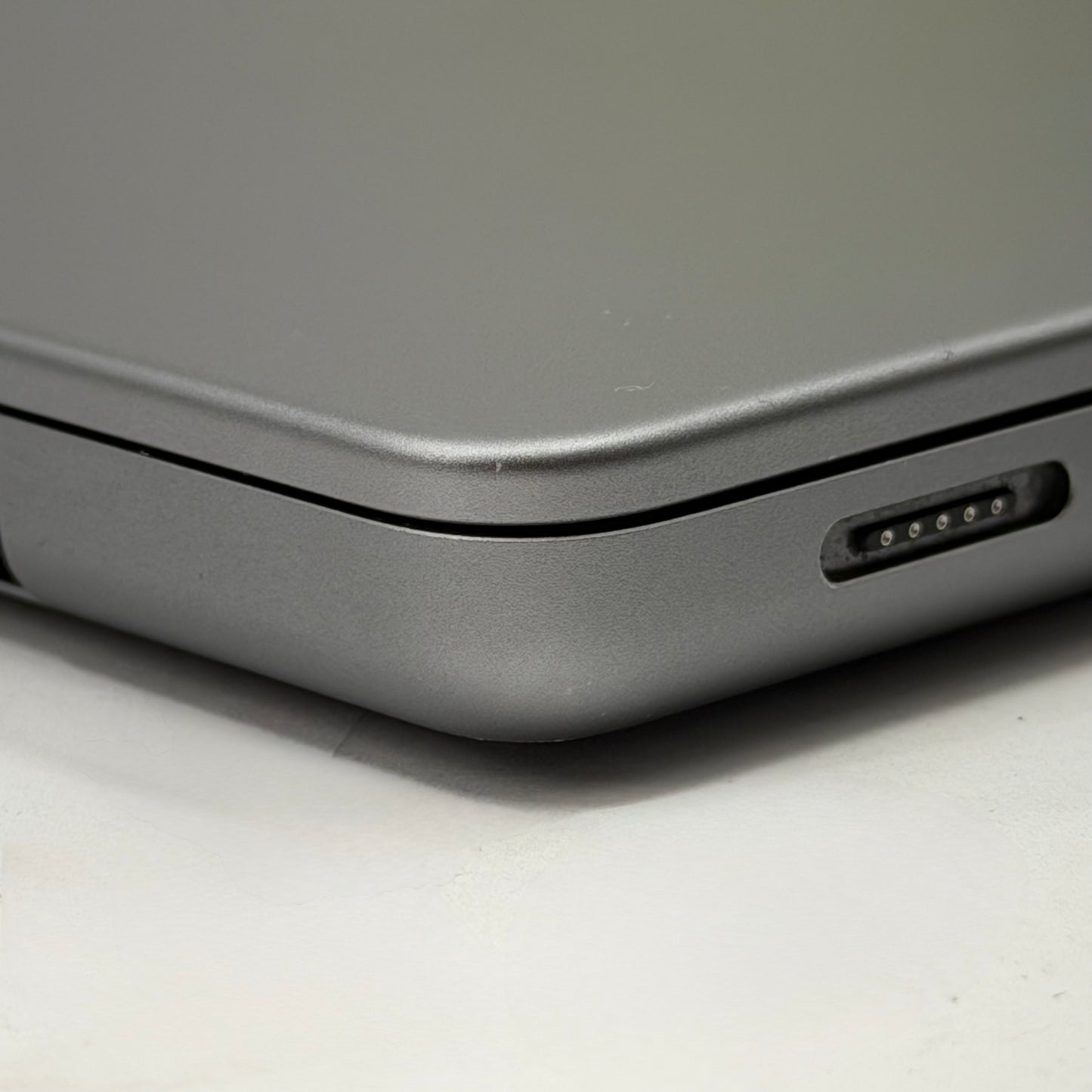 2023 Apple MacBook Pro 14" M2 Pro 16C GPU 3.5GHz 16GB RAM 512GB SSD MPHE3LL/A