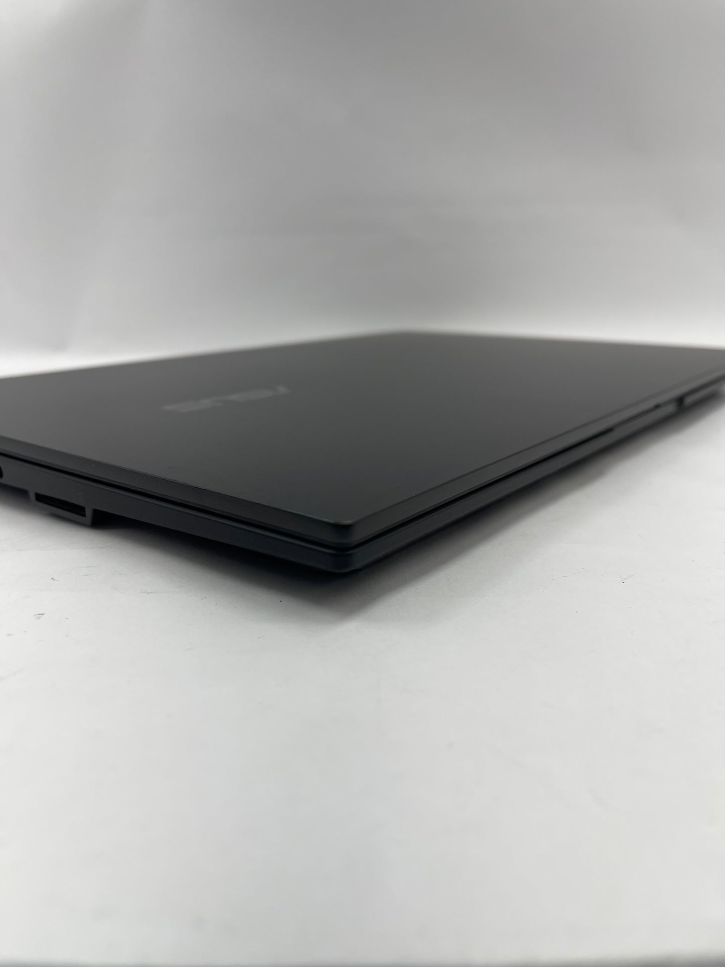 Asus Creator Laptop Q OLED Q540V 15.6" i9-13900H 16GB RAM 1TB SSD RTX 3050