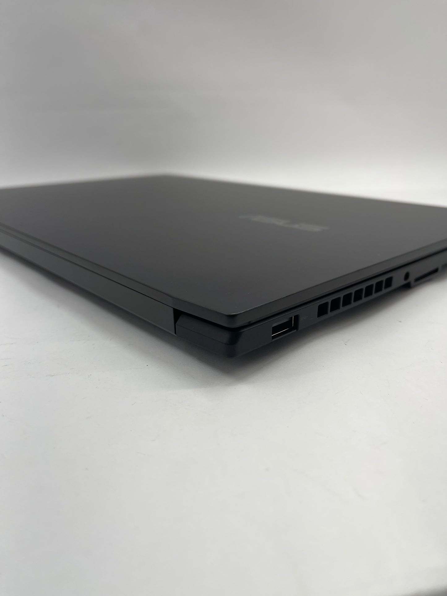 Asus Creator Laptop Q OLED Q540V 15.6" i9-13900H 16GB RAM 1TB SSD RTX 3050