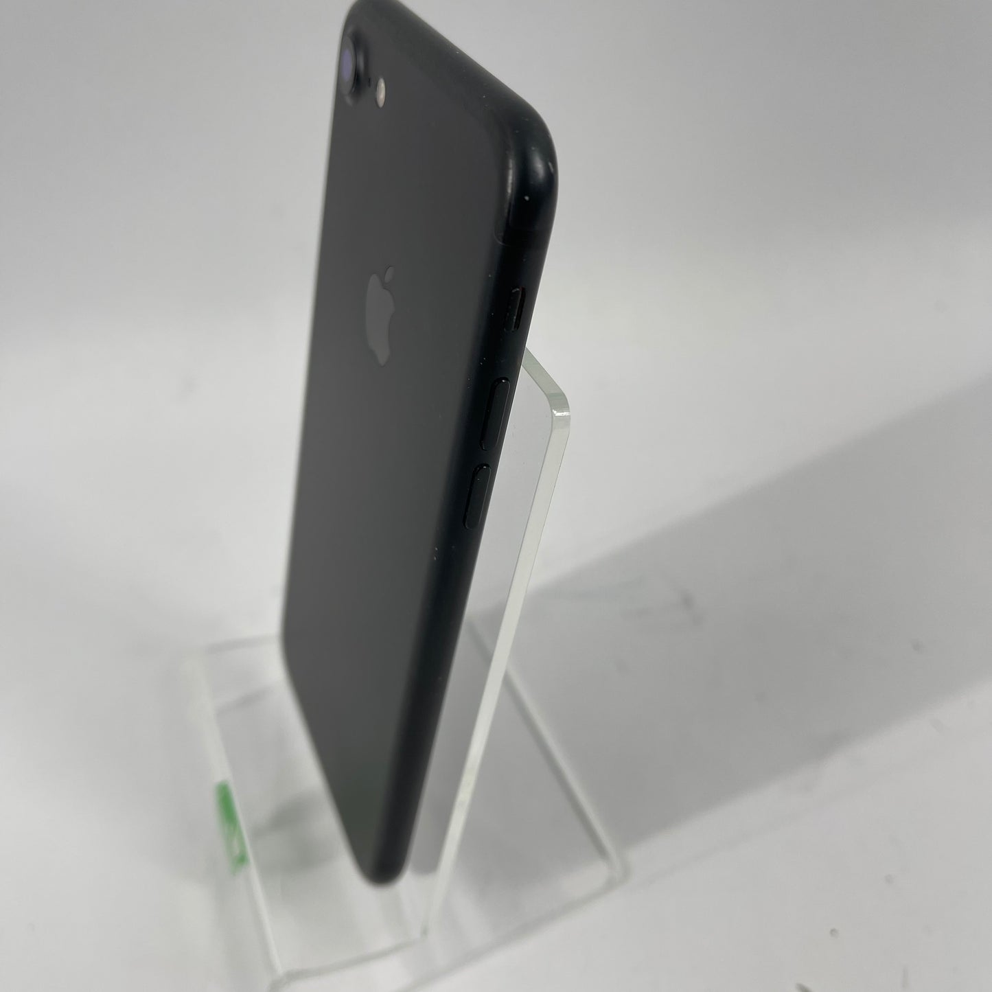 Factory Unlocked Apple iPhone 7 32GB 15.7.1 Space Gray MNAC2LL/A