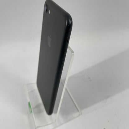 Factory Unlocked Apple iPhone 7 32GB 15.7.1 Space Gray MNAC2LL/A