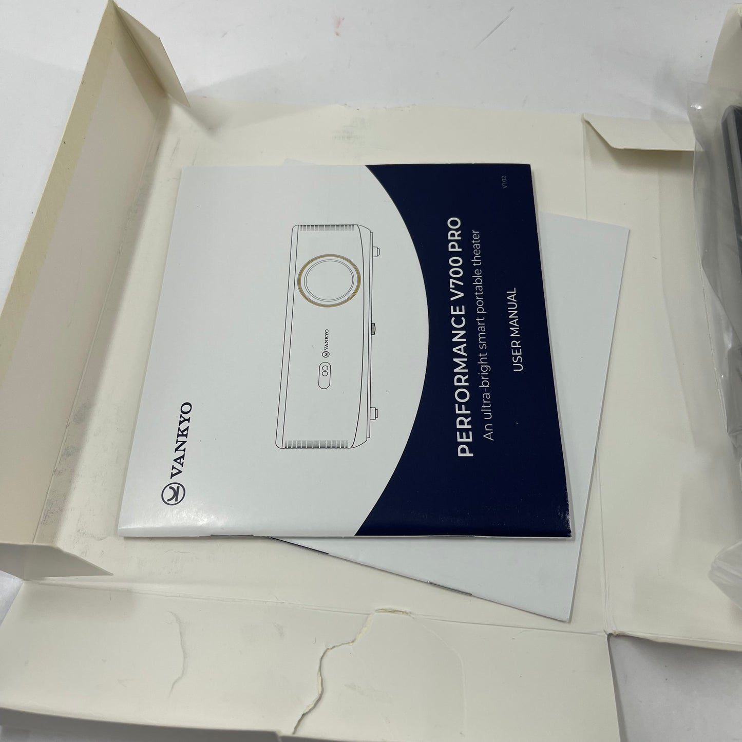 VANKYO PERFORMANCE V700P Portable Smart Projector PERFORMANCE V700W