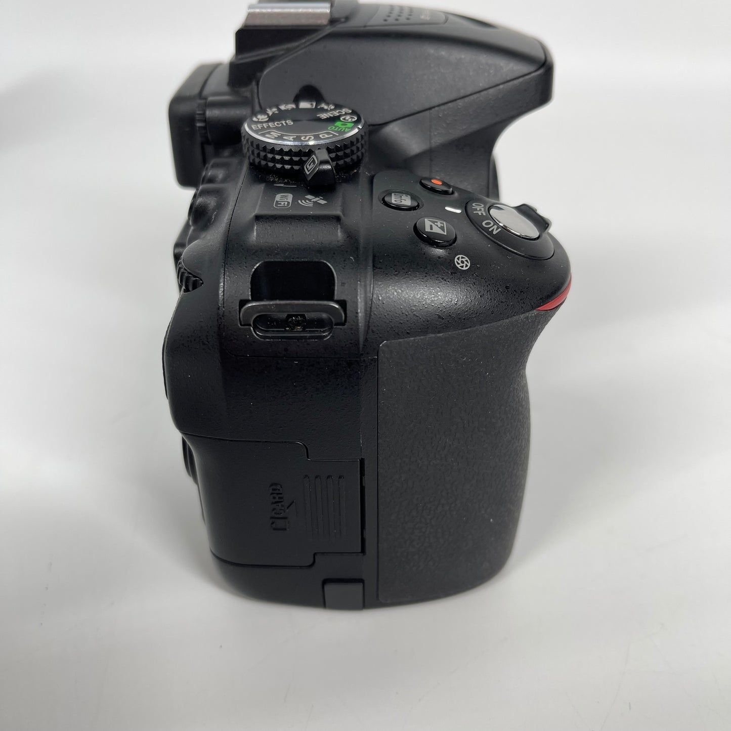 Nikon D5300 24.2MP Digital Camera AF-S DX NIKKOR 18-55mm f/3.5-5.6G VR II Lens