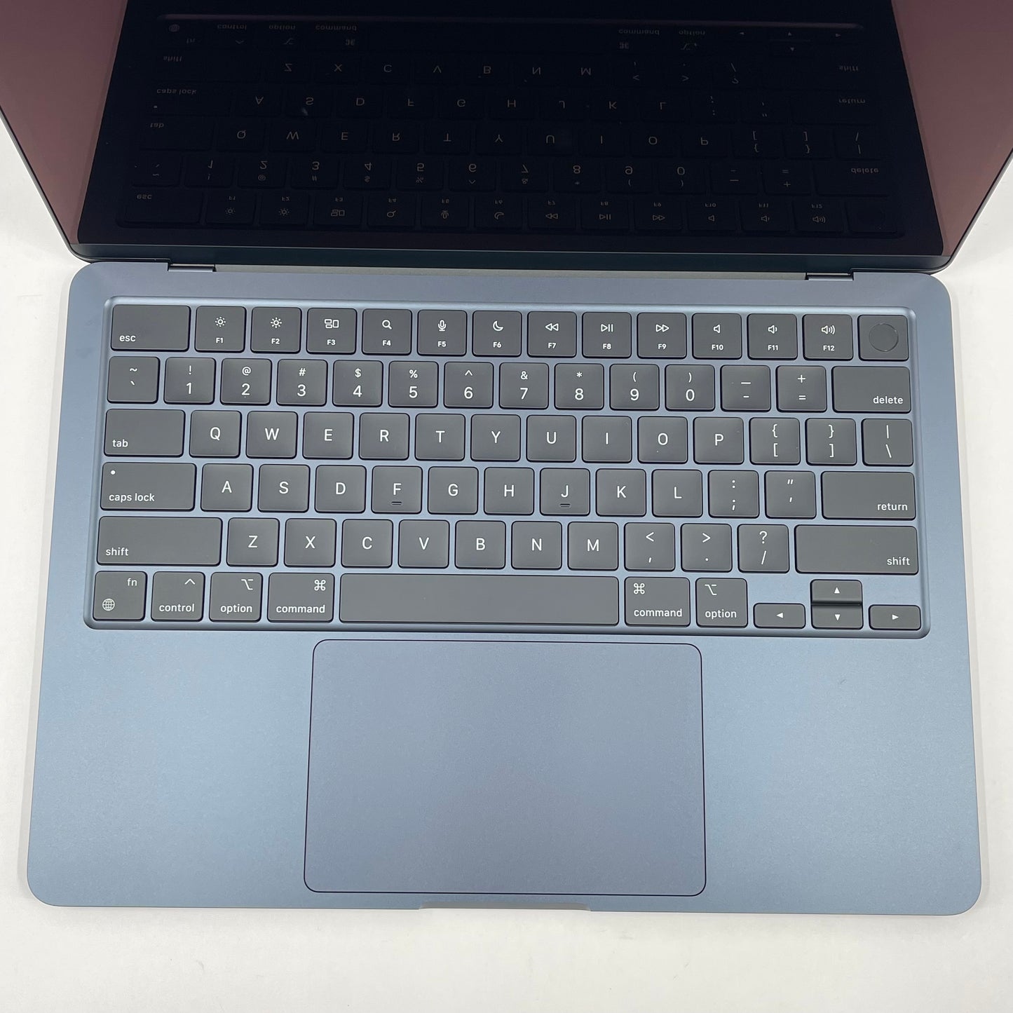 2024 Apple MacBook Air 13.6" M3 8C GPU 4.0GHz 16GB RAM 256GB SSD A3113