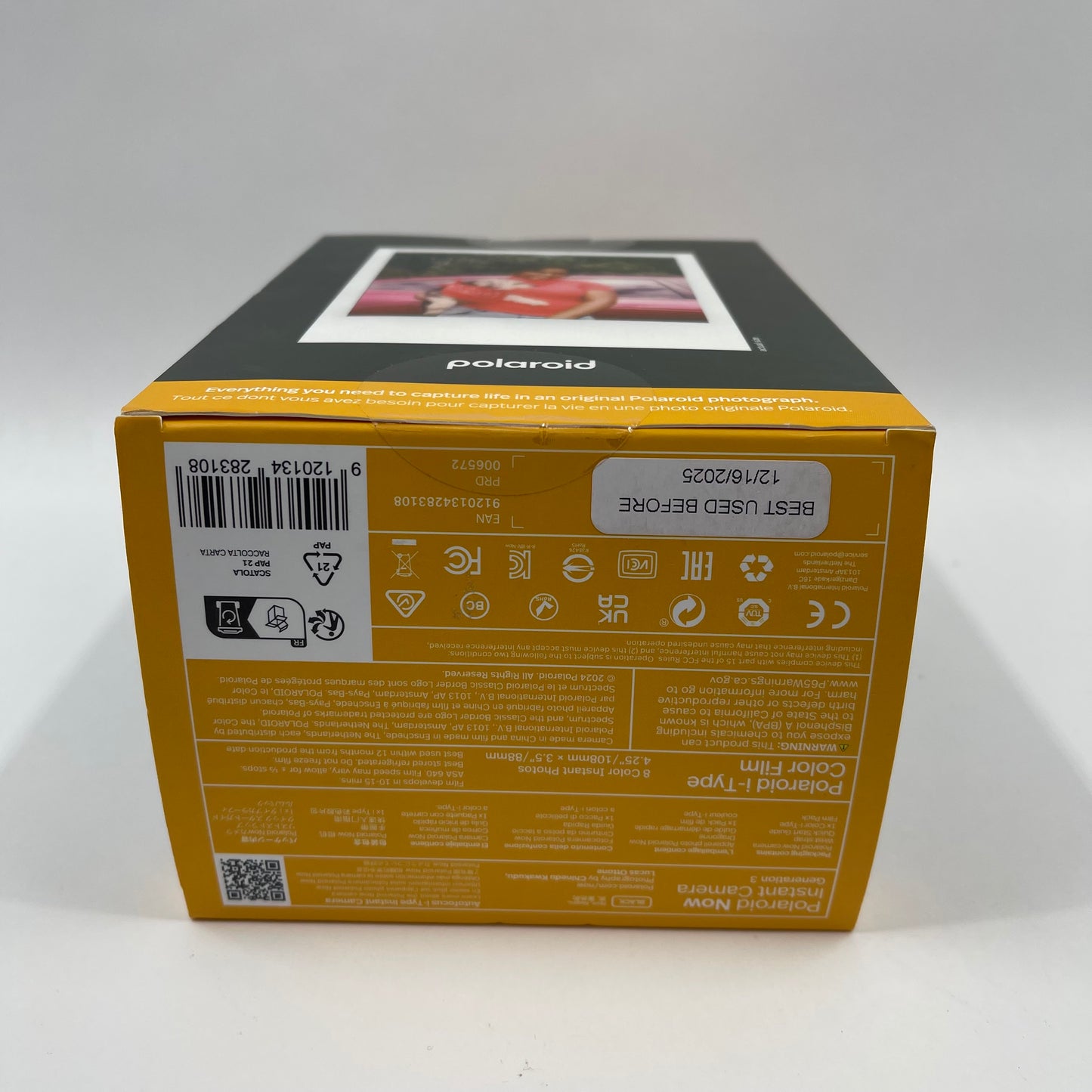 New Polaroid Now Instant Camera Generation 3 + 8 Photos Bundle Black 006572