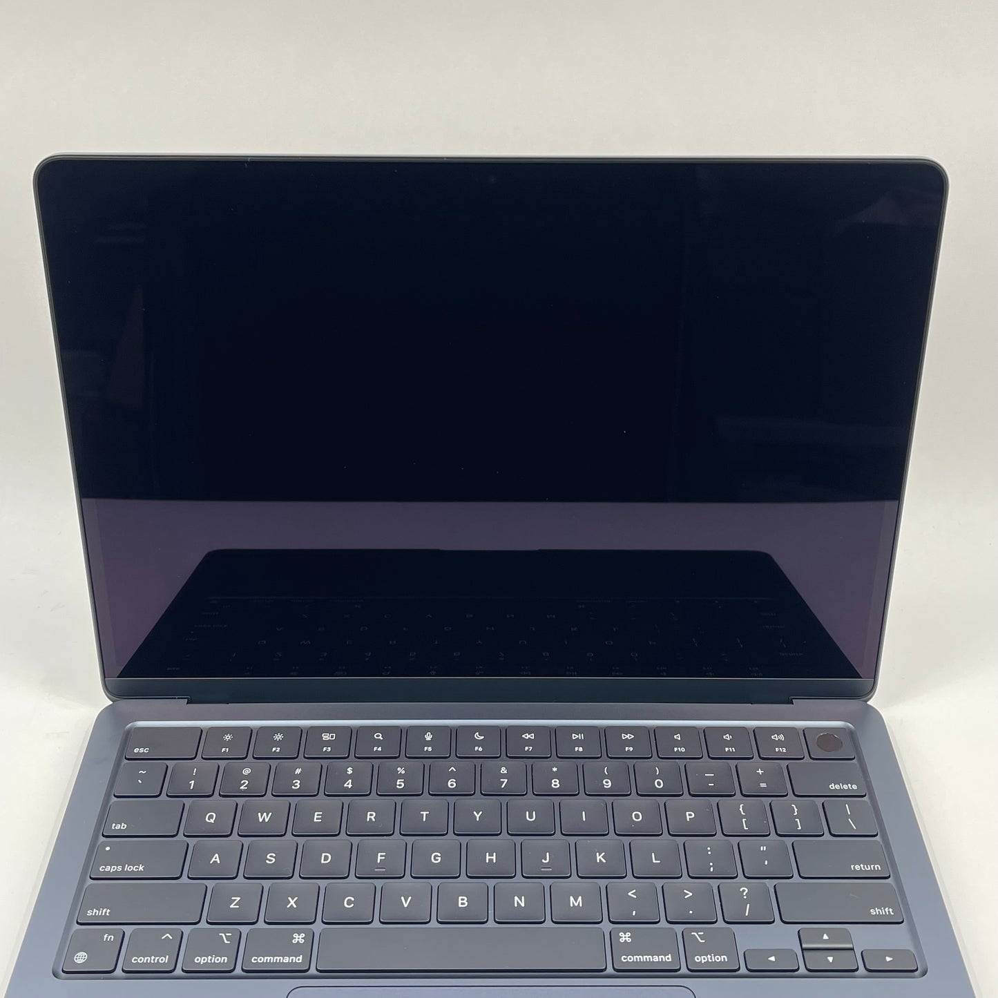 2024 Apple MacBook Air 13.6" M3 8C GPU 4.0GHz 16GB RAM 256GB SSD A3113