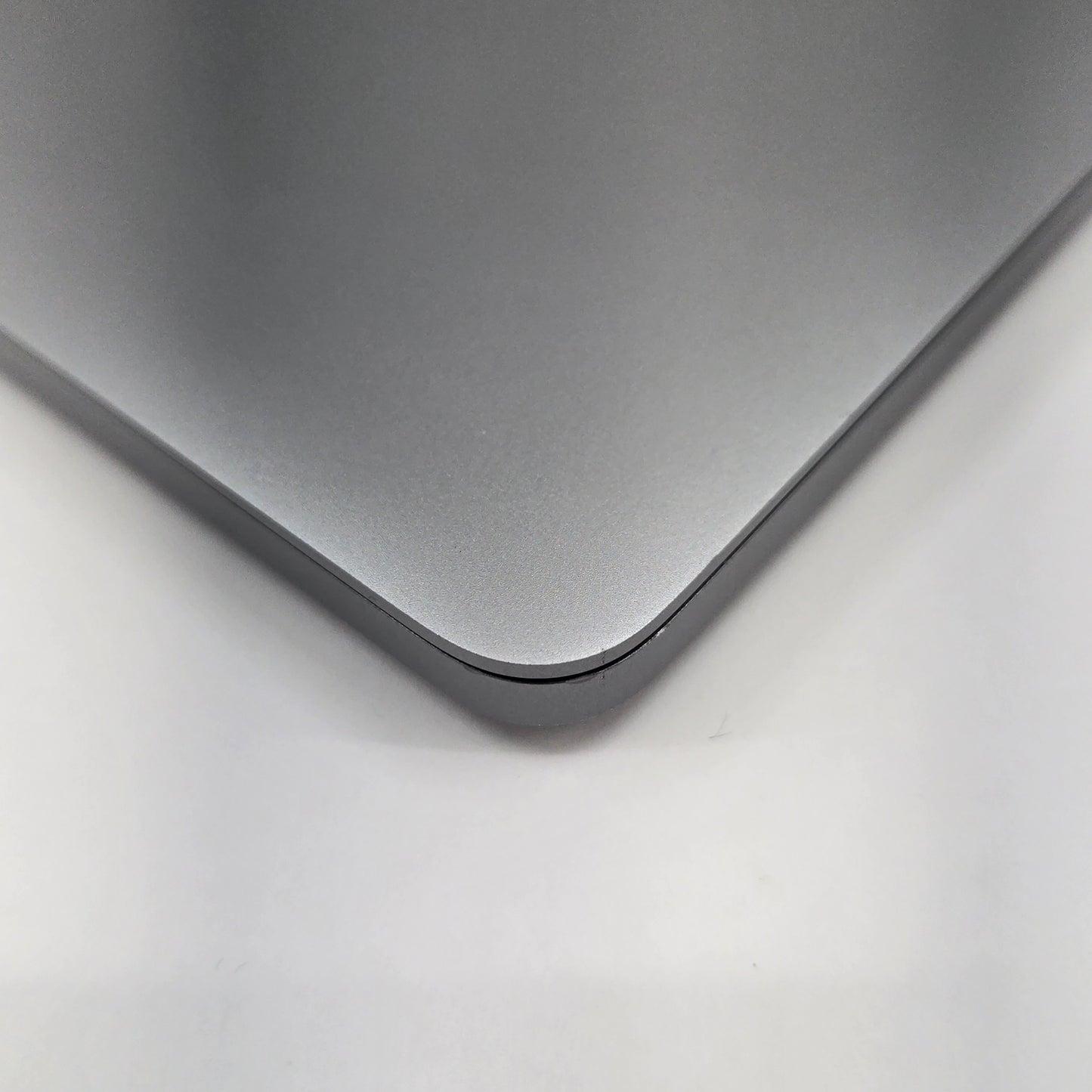 2018 Apple MacBook Pro 13.3" i5 2.3GHz 8GB RAM 256GB SSD Space Gray A1989